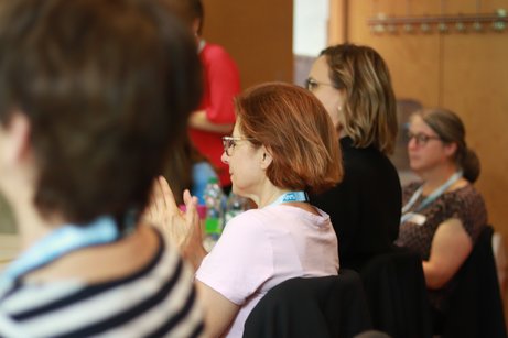 Teilnehmende eines Wissenschafts-Praxis-Dialogs